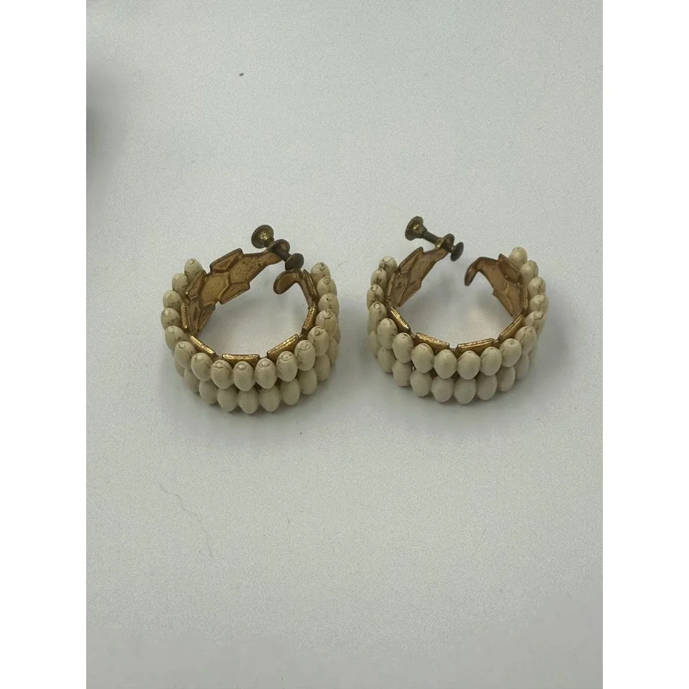 Vintage Mid Century Cream‎ Beaded Hoop Earrings Gold Tone Screw Back Ivory White